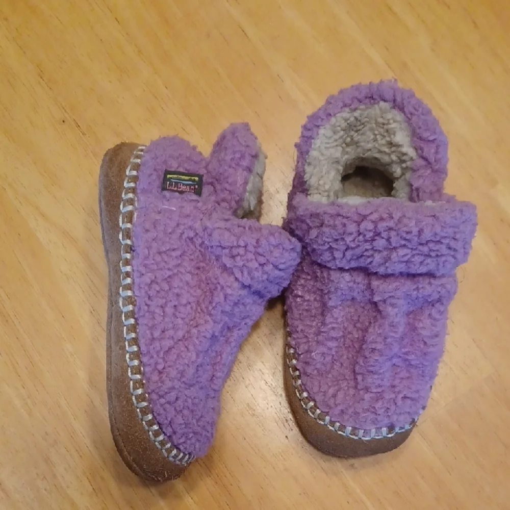 L.L. Bean Kids Plush Slip-On Moccassins in Purple with Brown Trim Size 7/8